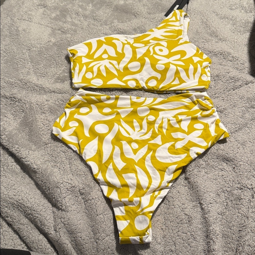 Fashion Nova Yellow and White One Shoulder 2 Piece Bikini - Picture 2 of 3